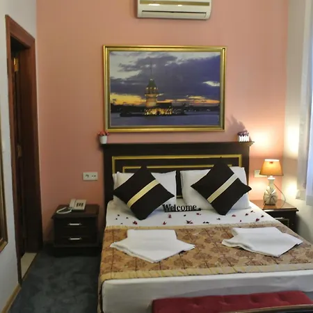 לינה וארוחת בוקר Emirhan Hotel, Sultanahmet 4*
