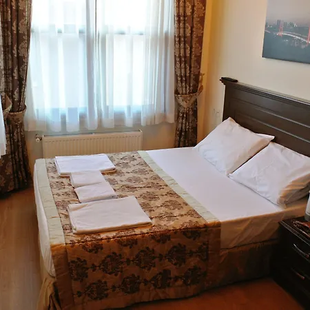לינה וארוחת בוקר Emirhan Hotel, Sultanahmet 4*