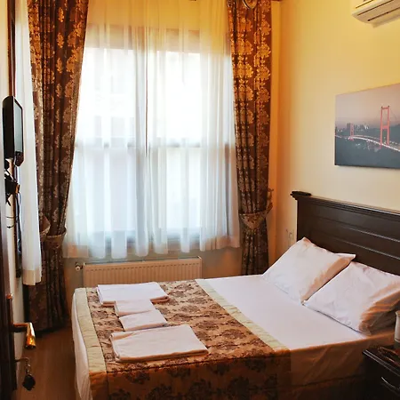לינה וארוחת בוקר Emirhan Hotel, Sultanahmet 4*