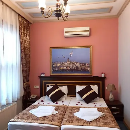 לינה וארוחת בוקר Emirhan Hotel, Sultanahmet 4*