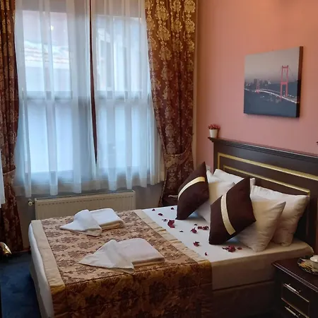 לינה וארוחת בוקר Emirhan Hotel, Sultanahmet 4*